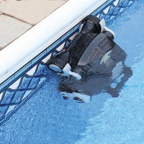 Choosing the Right Pool Cleaning Machine - PoolMax
